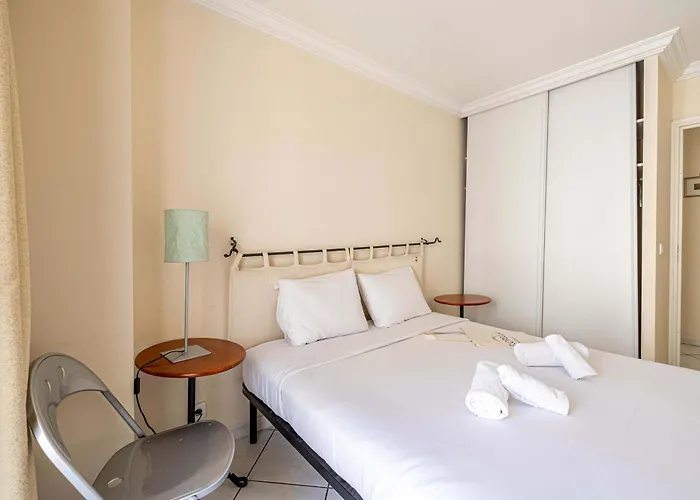 Le Casanova Avec Balcon Au Coeur Du Centre-ville アパート カンヌ